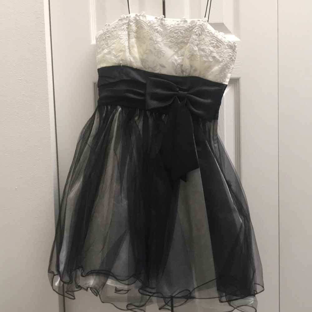 Semi formal dress worn once